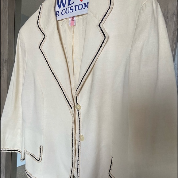 Anne Klein Cream Blazer - Picture 2 of 3